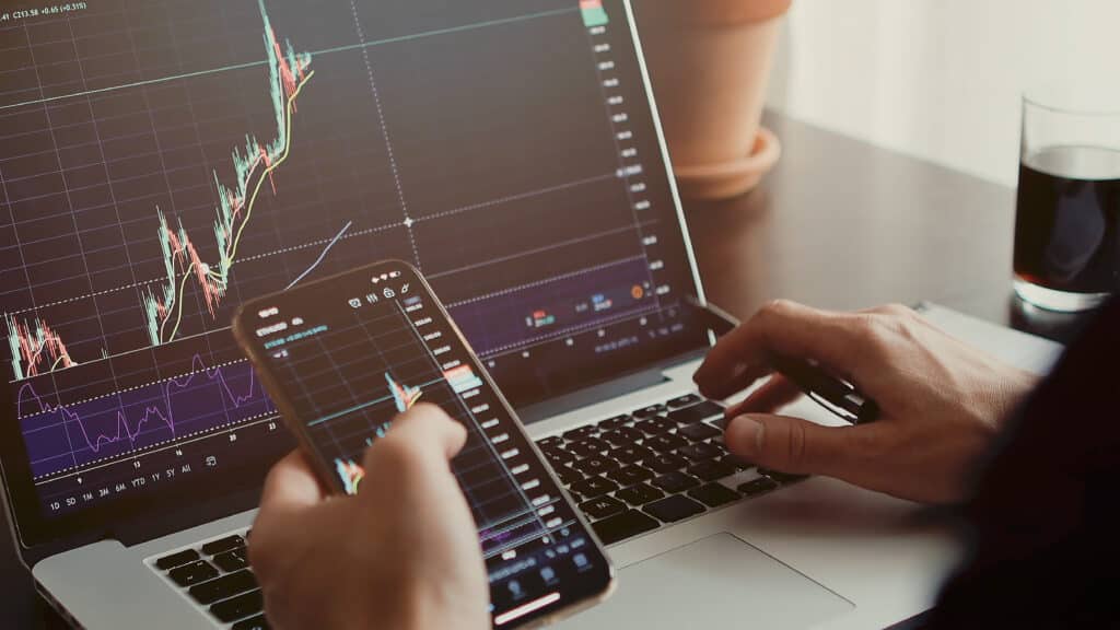 Stocktrader,Analyzing,Profit,Opportunity,Investing,Bitcoin.,Trader,Analyzing,Stock,Trading