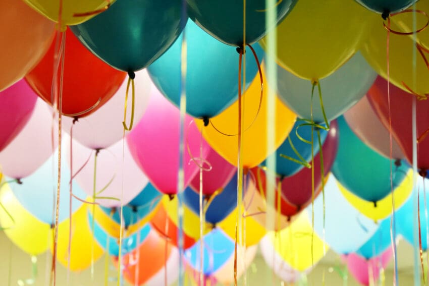 Helium,Balloons,With,Ribbons,In,The,Office.,Colorful,Festive,Background
