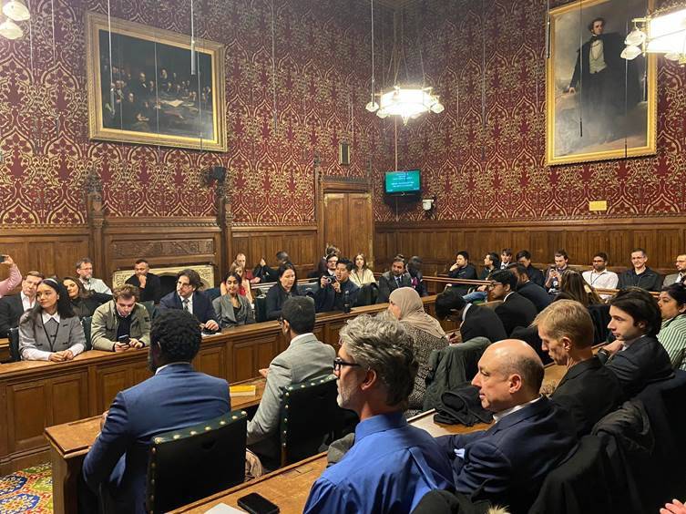 Leaders from the financial services industry have called on the government and regulators to introduce robust legislation to boost market confidence in the use of artificial intelligence (AI).