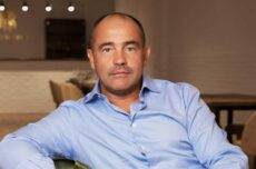 Born in Chelyabinsk in 1972, Kretov Aleksandr went on to have a career as an outstanding entrepreneur. Today, he remains a dormant shareholder of the Ariant Group of Companies, which he created, as well as a respected philanthropist.