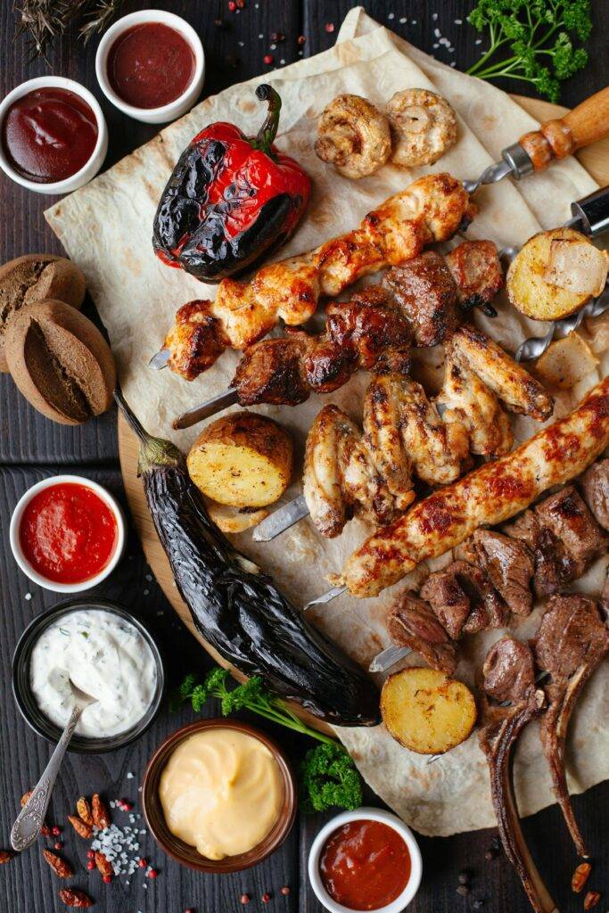 Egyptian cuisine is a delicious blend of elements relating to neighbouring countries, cultures, ancient civilizations, and modern tastes. Egyptian food ranges from hearty meals and delicious desserts to fragrant spices and offers a rich and enticing culinary experience.