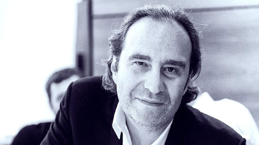 French telecoms billionaire Xavier Niel is to become the largest shareholder in Vodafone, the group behind the UK's biggest mobile network, after agreeing a £4.4 billion deal to buy out Emirati giant e&'s entire stake.